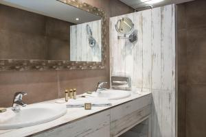 Hotels La Bastide De Tourtour Hotel & Spa : photos des chambres