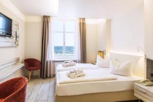 Double Room with Sea View room in SEETELHOTEL Strandhotel Atlantic