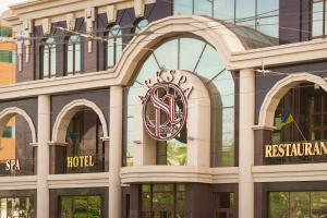 Ark Palace Hotel & SPA