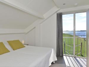 Modern Escape by the Marina