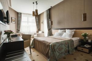 Junior Suite room in Ark Palace Hotel