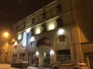 宇宙酒店 - 克勒兹河畔伊泽尔