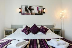 Hotels Logis Hotel Emeraude des Bois : photos des chambres