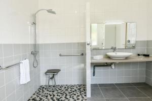 Hotels Logis Hotel Emeraude des Bois : photos des chambres