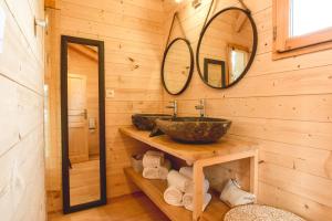 Hotels Logis Hotel Emeraude des Bois : photos des chambres
