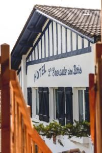 Hotels Logis Hotel Emeraude des Bois : photos des chambres
