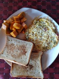 Sunset Guest House & Bar