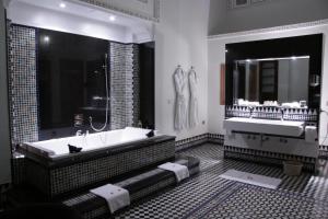 12 Derb el Miter Oued Zhoune Luxury Riad, Medina, Fes, 12 Derb El Miter, Fès 30000, Morocco.