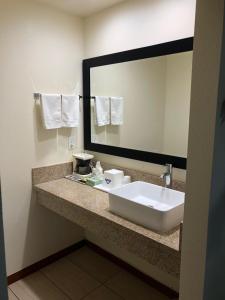 King Room - Non-Smoking room in Days Inn by Wyndham Oroville