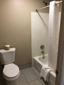 Queen Room with Two Queen Beds - Non-Smoking room in Mountain View Inn