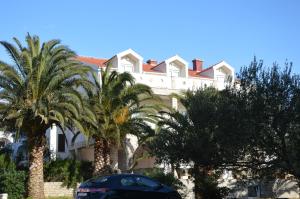 Apartments Novalja Milijan 