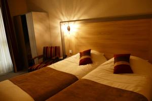 Hotels Logis Hotel Le Lion d'Or : Chambre Lits Jumeaux