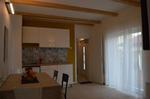 Kućica [kȕtɕitsa] - small house with free parking 