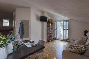 Penthouse Apartment room in Vialeromadodici Rooms & Apartments
