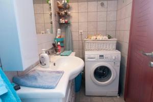 Seaside Serenity - Stylish Seaview Home