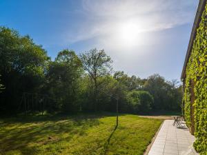 Maisons de vacances Huge Holiday Home in Aquitaine with Private Swimming Pool : photos des chambres