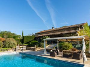 Maisons de vacances Huge Holiday Home in Aquitaine with Private Swimming Pool : photos des chambres
