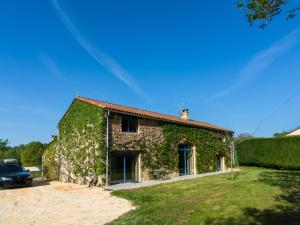 Maisons de vacances Huge Holiday Home in Aquitaine with Private Swimming Pool : photos des chambres