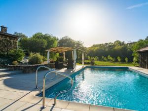 Maisons de vacances Huge Holiday Home in Aquitaine with Private Swimming Pool : photos des chambres