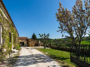 Maisons de vacances Beautiful holiday home in Loubejac with nature views : photos des chambres