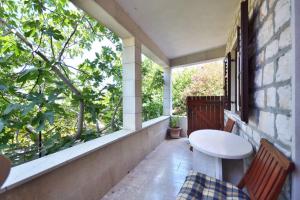 Big apartment Povlja-20 meters from sea