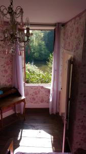 Maisons de vacances Chateau de Bellefond : Chambre Double – Vue sur Lac