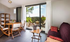 Hotels Hotel Les Vignes de la Chapelle, 