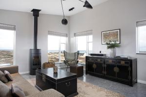 Hvassahraun Cabin by the Sea