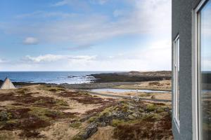 Hvassahraun Cabin by the Sea