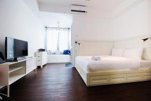 Minimalist Studio @ Bassura City Apartment By Travelio