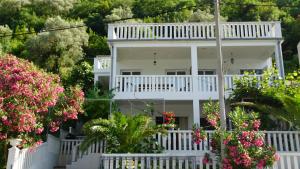 PENTHOUSE STOLIV Villa located 5 meters from the sea SPA-Pool Exclusive Terrace,Private Jetty Sunbeds, Pebble Beach, Secluded location Total area 375m2 at your disposal