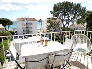 Appartement Les pieds dans l'eau : grand T2 avec garage La Ciotat France