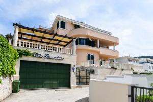 Villa Lavandula with heated swimming pool 