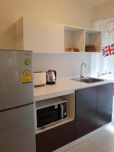 Baan Koo Kiang by Sudarat