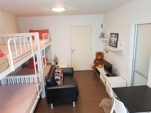 Baan Koo Kiang by Sudarat