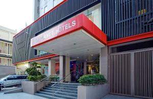 Red Planet Makati Amorsolo