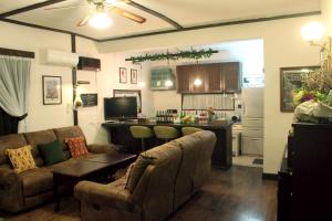 Okinawan. Sweet Home. T-8