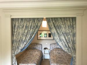 B&B / Chambres d'hotes Bed and Breakfast - Chateau du Vau : Chambre Quadruple