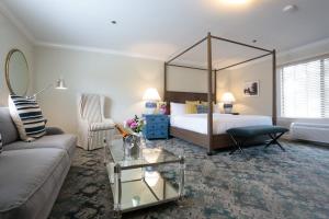 Superior King Room room in Southampton Inn