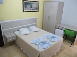 Hotel Piramide - 卡庞博尼图