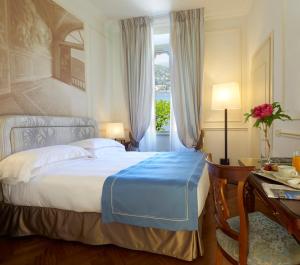 Classic Double Room with Lake view room in Albergo Terminus