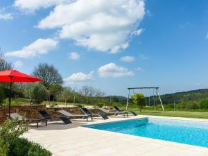 Maisons de vacances Serene Holiday Home in Mazeyrolles with Swimming Pool : photos des chambres