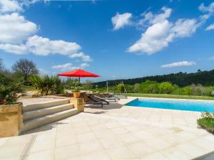 Maisons de vacances Serene Holiday Home in Mazeyrolles with Swimming Pool : photos des chambres