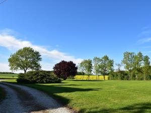 Maisons de vacances Holiday home in St Maurice sur Aveyron with garden : Maison de Vacances 3 Chambres 