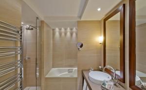 Hotels Hotel Le Nouveau Monde : photos des chambres