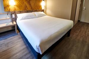 Standard Room with One Double Bed room in ibis Tilburg
