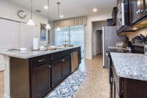 Modern Spacious Villa With No Rear Neighbors-3715