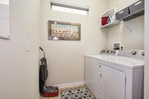 Modern Spacious Villa With No Rear Neighbors-3715