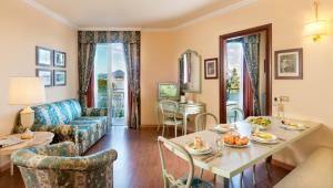Two-Bedroom Apartment with Lake View room in Residence Carl&Do
