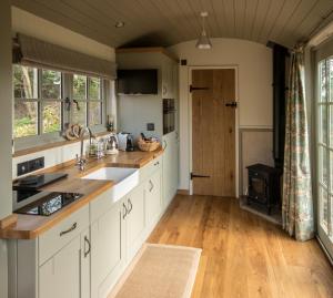 Luxury Shepherds Hut